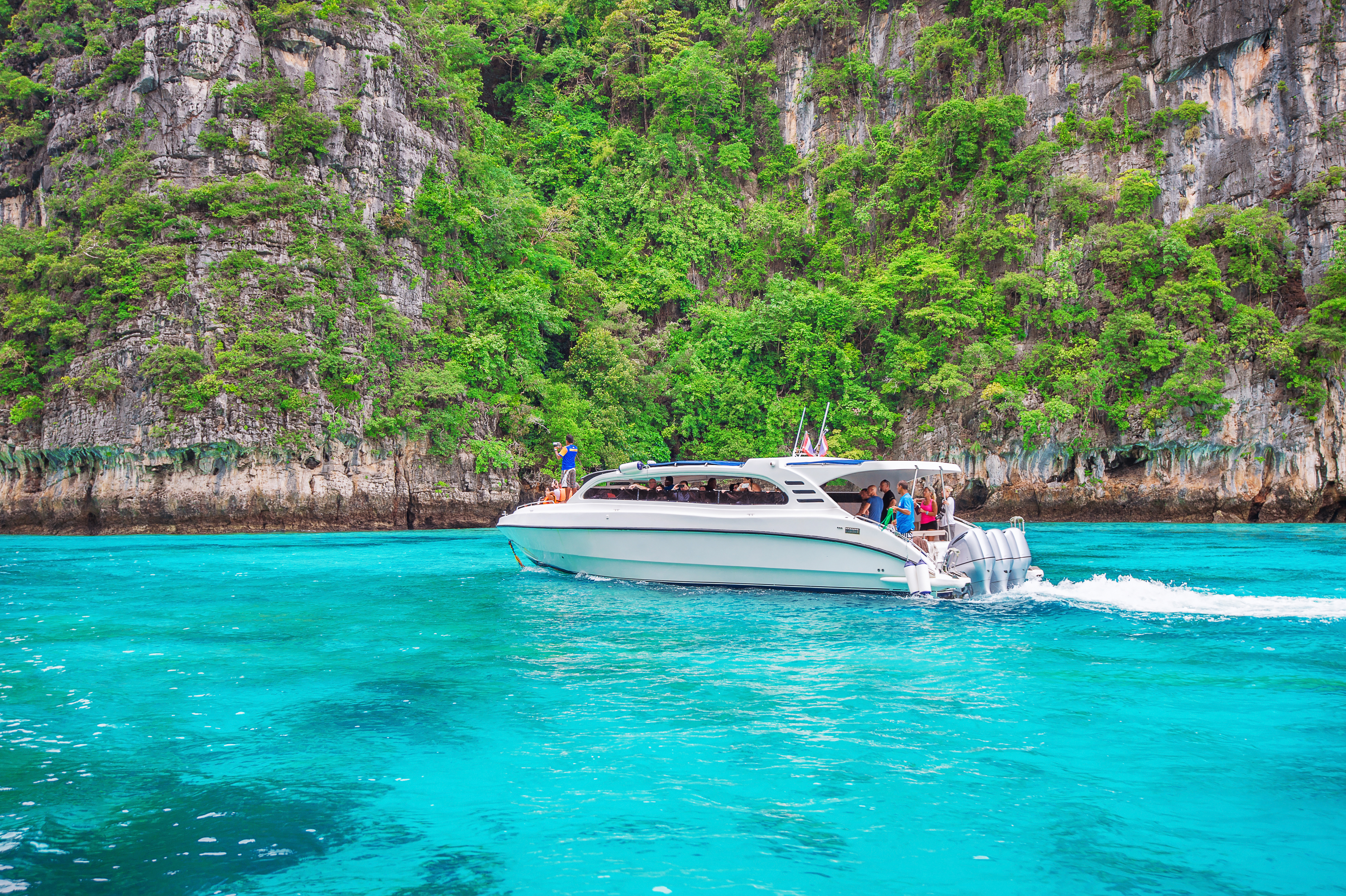 speed-boat-andaman-sea-phi-phi-island-krabi-thailand.jpg